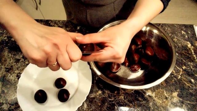 Как жарить каштаны. Каштаны в духовке. Как жарить каштаны дома. Каштаны рецепт. смотреть онлайн