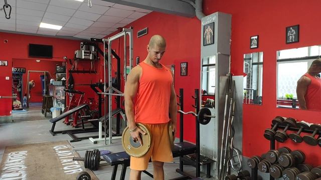 Тренировката на CHRIS BUMSTEAD - ГЪРДИ,РАМО и ТРИЦЕПС (Бутаща)