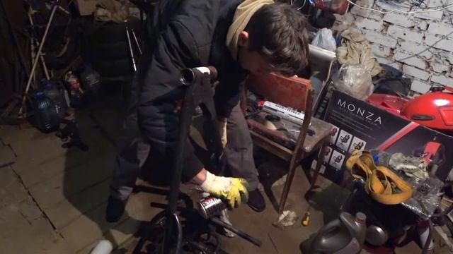 Покраска РАМЫ в гараже/Попали в закрытое место... смотреть онлайн