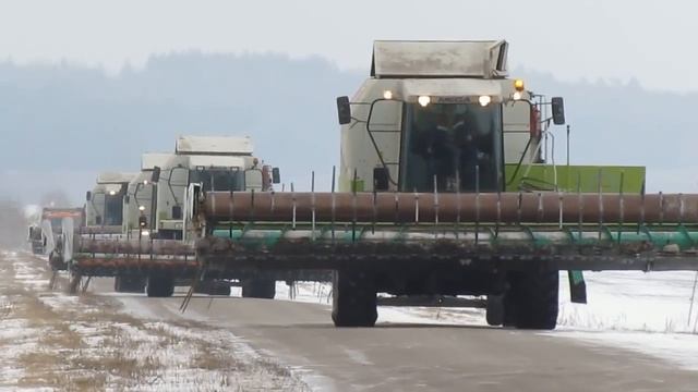 Перегон комбайнов в жёстких зимних условиях! смотреть онлайн