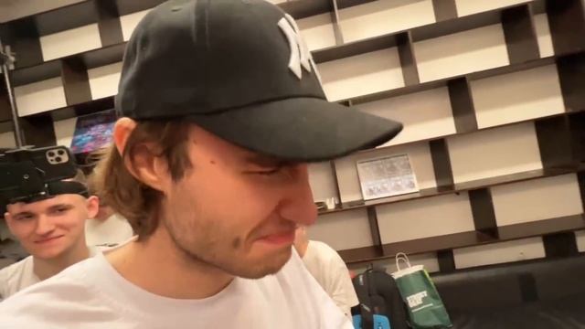 ХАЗЯЕВА В ГРИМЕРКЕ СЛАВЫ МАРЛОУ (парадеевич, кореш, плохой парень и фрейм таймер) смотреть онлайн