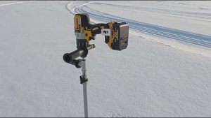 продолжаем тестировать шуруповерт _DeWalt 996 P2_ с барнаульским ледобуром Тонар (левое вращение).