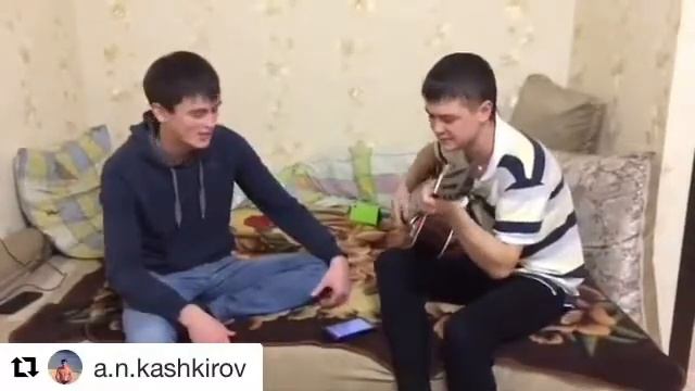 Под гитару Милые зеленые глаза (cover ) Ратмир Александров смотреть онлайн