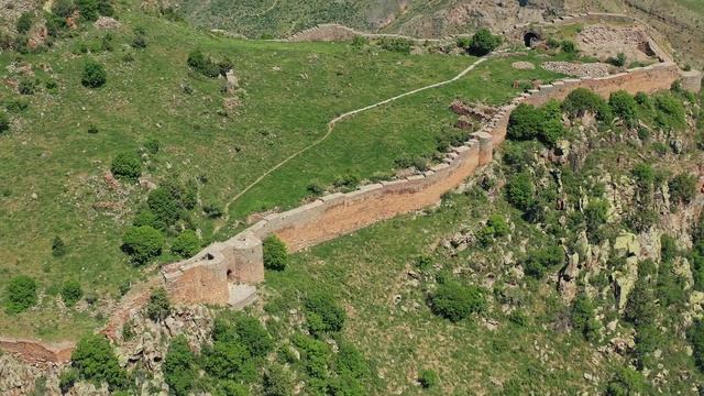 Smbataberd fortress in Vayots dzor region of Armenia | 4K resolution смотреть онлайн
