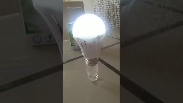 Лампа которая светится в воде. смотреть онлайн