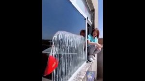 Лайфхак. Двухсторонний магнитная щетка для окон. #Shorts