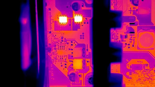 Kamery termowizyjne Flir - rozgrzewanie obwodów - obiektyw Macro смотреть онлайн