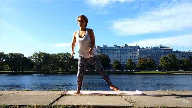 Чандра Намаскар |Приветствие Луне | Расслабление | Йога для начинающих смотреть онлайн