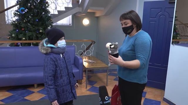 Ещё один ребенок получил долгожданный подарок в рамках акции "Ёлка добрых желаний" смотреть онлайн