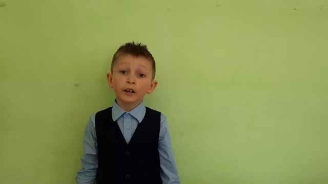 Денис Крючков читает стихотворение В.Бокова "Какая наша Родина" смотреть онлайн