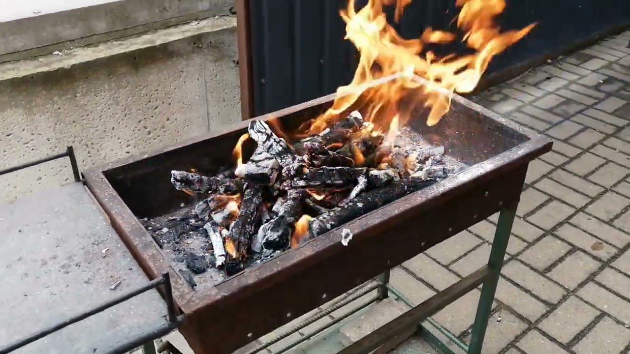 Огонь в мангале