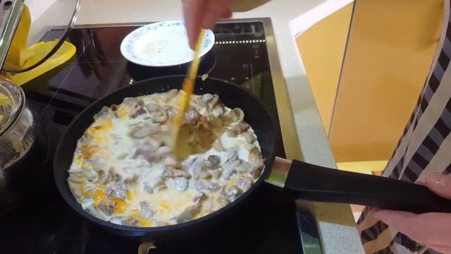 Куриное филе с шампиньонами в сливочно - сырном соусе.?? смотреть онлайн