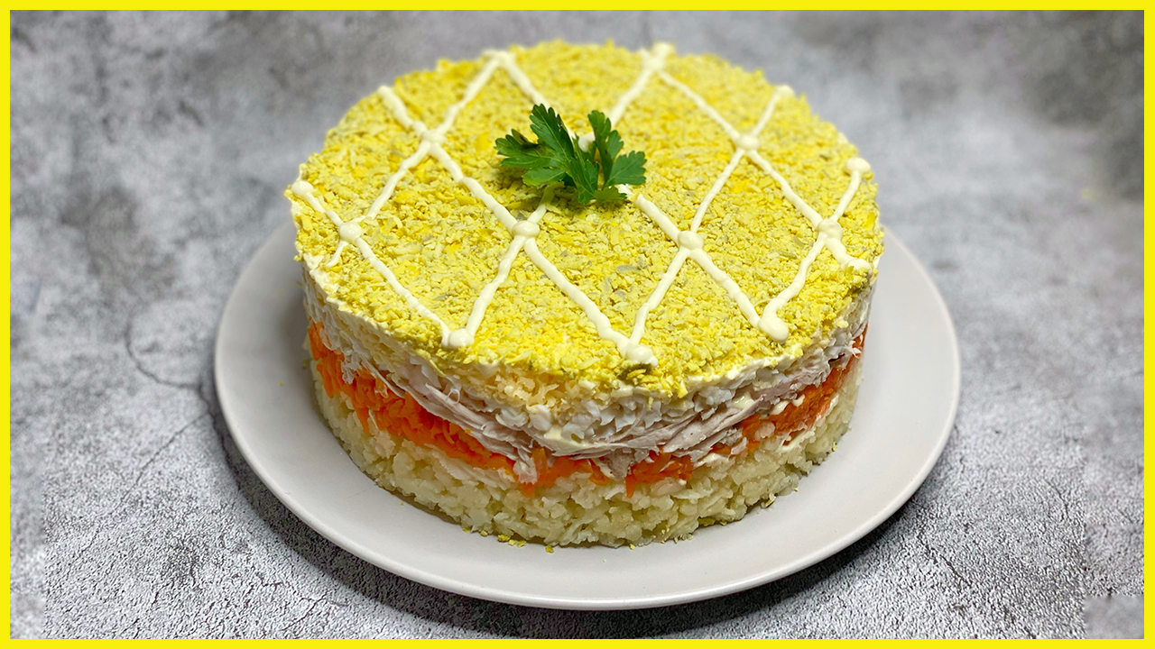 Слоёный салат "МИМОЗА". Рецепт очень вкусного, нежного слоеного салата "Мимоза" на праздник! смотреть онлайн