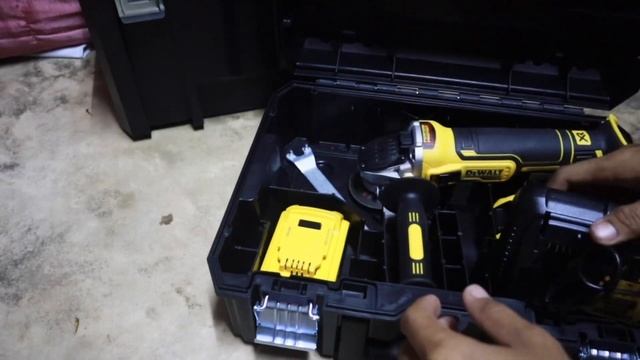 Unbox & Review Dewalt dcg405p2 ครบเซ็ตโคตรคุ้ม แบต2ก้อน5Ah +ที่ชาร์จเร็ว 7,xxx ฿ смотреть онлайн