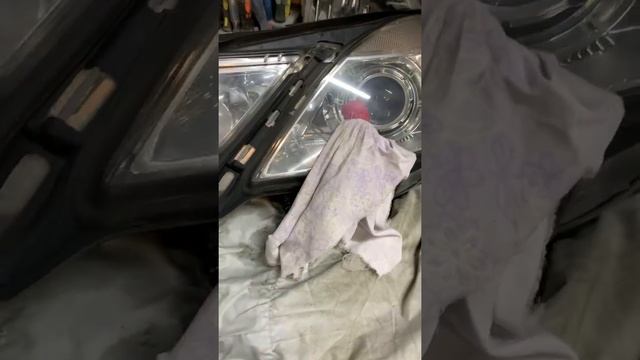 Как почистить Стекло внутри Фары мерседес w212 . Как снять Передний бампер на мерседес w212 2010 го смотреть онлайн