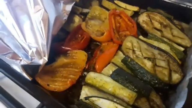 #Икра баклажанная#заморская.Сама запекала и ножичком рубила.Результат фантастичен!!!