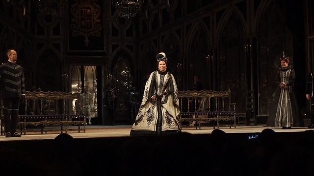 Финал спектакля Эжена Скриба «Тайны мадридского двора» в Малом Театре смотреть онлайн