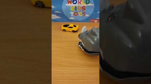 Волк охотится на машинку смотреть онлайн