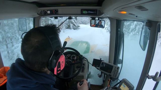 Snow Plowing in Southern Finland 2021: John Deere 7530 + Soukkio Butterfly смотреть онлайн