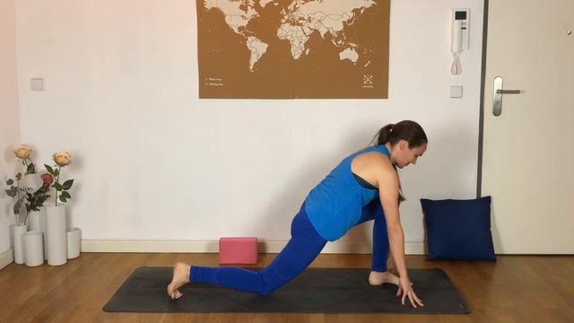 Yoga for the THROAT CHAKRA - 15 Min Flow for Communication and Expression of Your Fifth Chakra смотреть онлайн