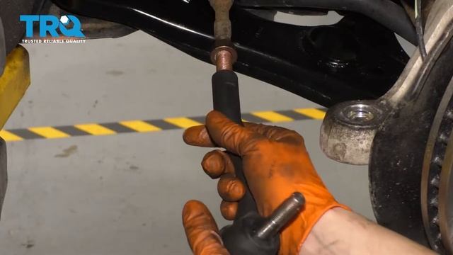 How to Replace Outer Tie Rod 2009-2015 Toyota Prius смотреть онлайн