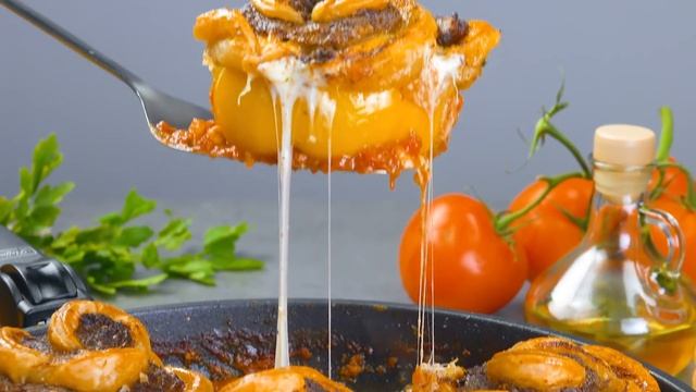 Вырезаю 8 Кружочков Теста, Добавляю Фарш | Хрустящие Мясные Розочки смотреть онлайн