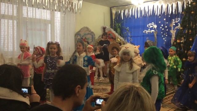 Стишок первый новогодний утренник садик 4 смотреть онлайн