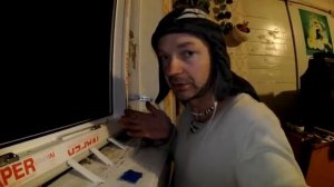 Когда подоконник упирается, но под ПВХ окно не лезет.