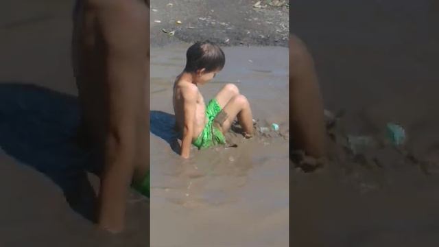 купание в луже смотреть онлайн