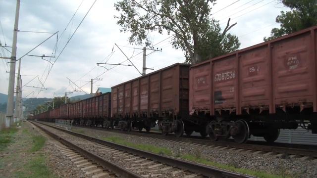 2ЭС4К-040 с грузовым поездом смотреть онлайн