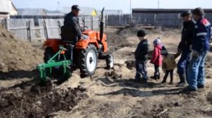 Минитрактор Уралец-180 с плугом