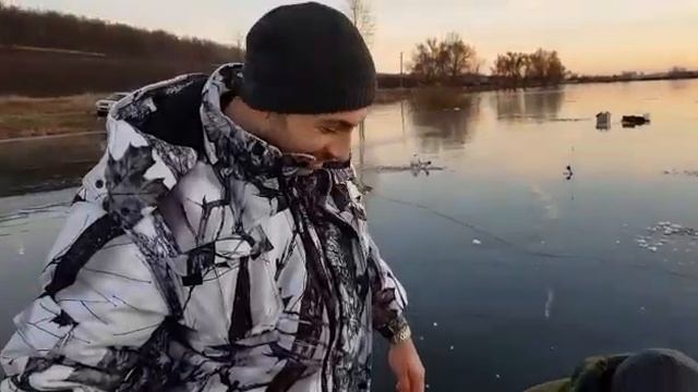 Открытие сезона зимней рыбалки 2018-2019 в Головищенском пруду на рыбалке у Звягина! Перволедье смотреть онлайн