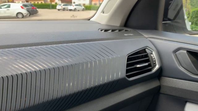 Volkswagen T-Cross Style - quick look in 4K смотреть онлайн