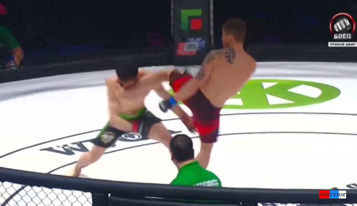 Жесточайший нокаут первым ударом смотреть онлайн