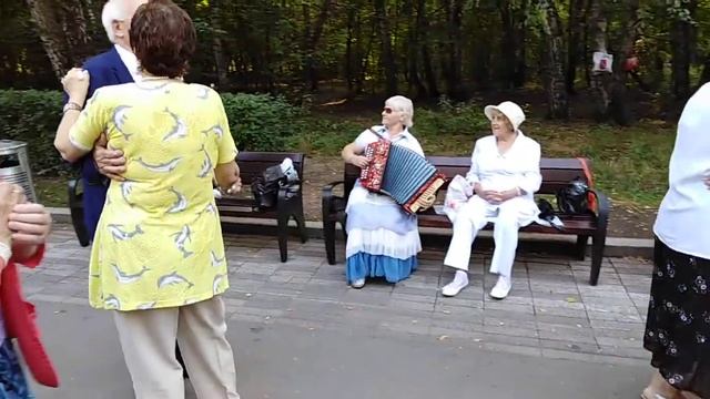 Парк кузьминки танцы и песни под гармонь 01.09 смотреть онлайн