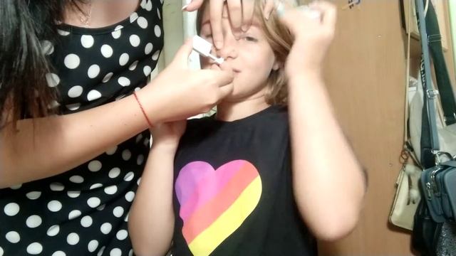 Прокалываю вторую сторону носа Лине смотреть онлайн