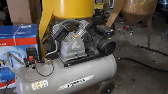 Поршневой компрессор СБ 4/C-100 LB30 A от Ремезы. Запуск и время до набора полного бака. смотреть онлайн
