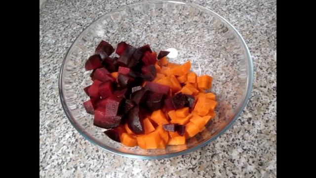 Салат с плавленным сыром, свеклой и морковью. Salad with melted cheese, beets and carrots. смотреть онлайн