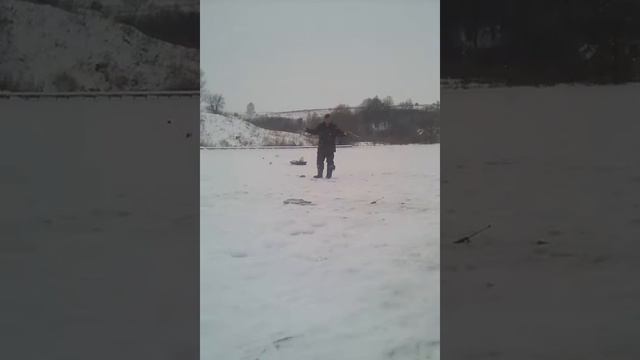 Форель зимой на платнике смотреть онлайн