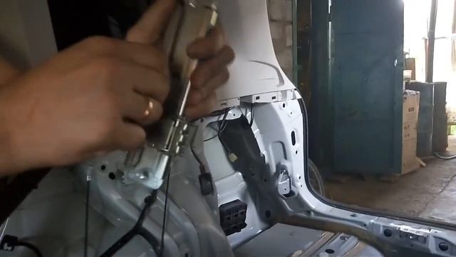 Причина стука в задней части авто. Стучит механизм наклона спинки задних сидений на forester sj смотреть онлайн