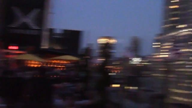 Вечеринка моделей в Нью Йорке продолжается Каким цветом горит небоскрёб Empire State Building смотреть онлайн