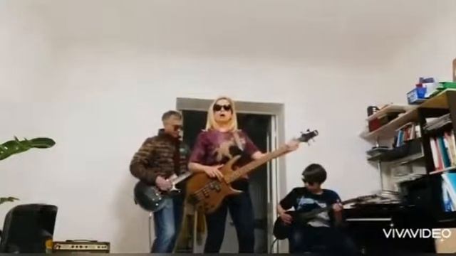 Пусть бегут неуклюже пешеходы по луже.. смотреть онлайн