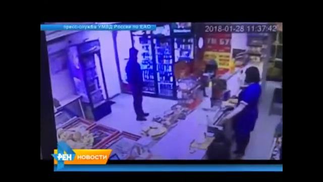 Камеры видеонаблюдения помогли установить личность грабителя смотреть онлайн