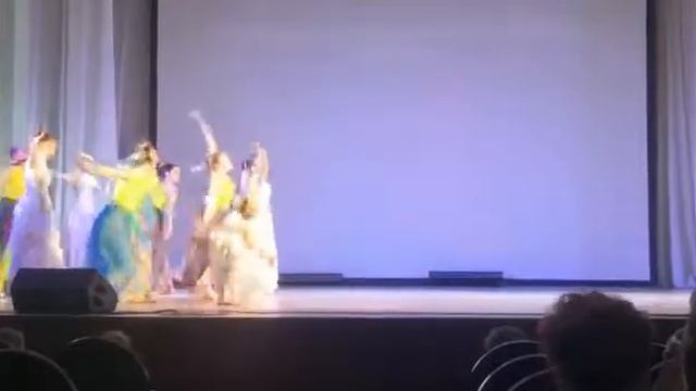 Ансамбль эстрадного танца Реноме, танец "Бабочки на снегу" смотреть онлайн