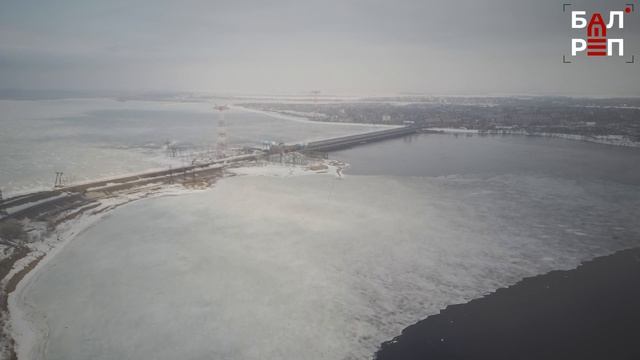 Волга возле Балакова вскрылась от льда.mp4 смотреть онлайн