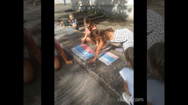 Гордо реет флаг России