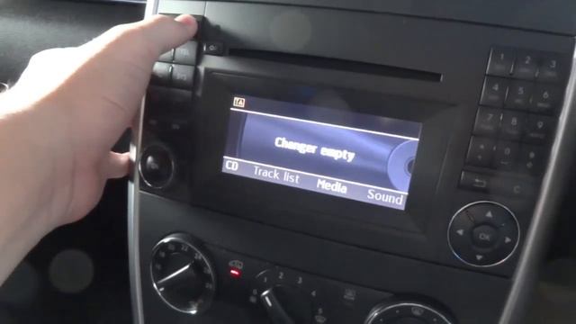 2011 Mercedes-Benz B 180 Start-Up and Full Vehicle Tour смотреть онлайн