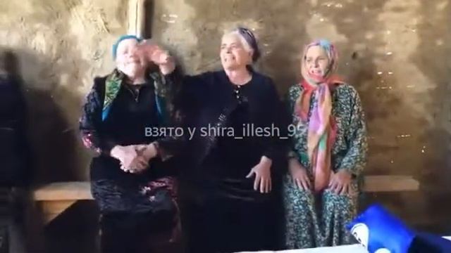 Час веселья (женщина поёт от души) смотреть онлайн