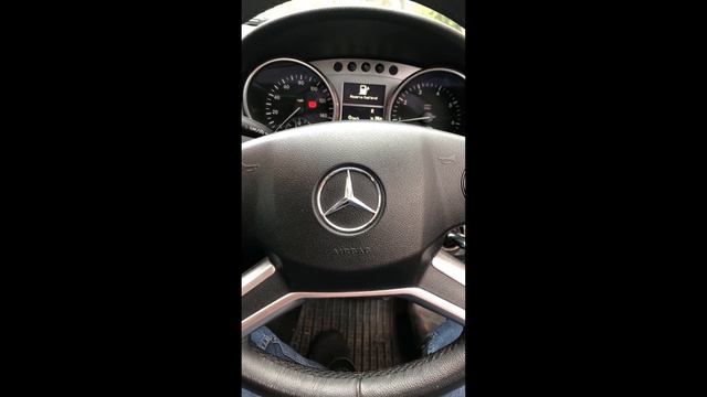 MERCEDES ML500 5.5L V8 (start up and revs) sound смотреть онлайн