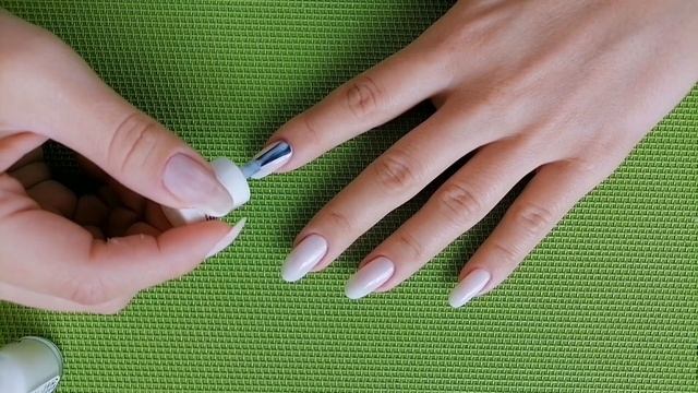 Лайфхак! Как сделать золотой светоотражающий топ? Обычный лак/ Натуральные ногти. смотреть онлайн